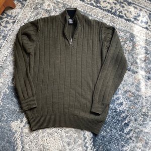Green cotton quarter zip